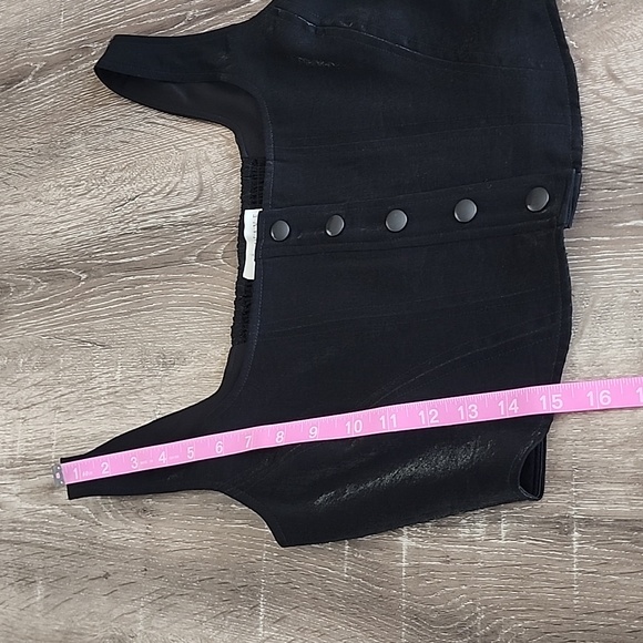 NEW! WAYF Where Are You From Cora Snap Button Front Cropped Tank Small - Picture 5 of 10